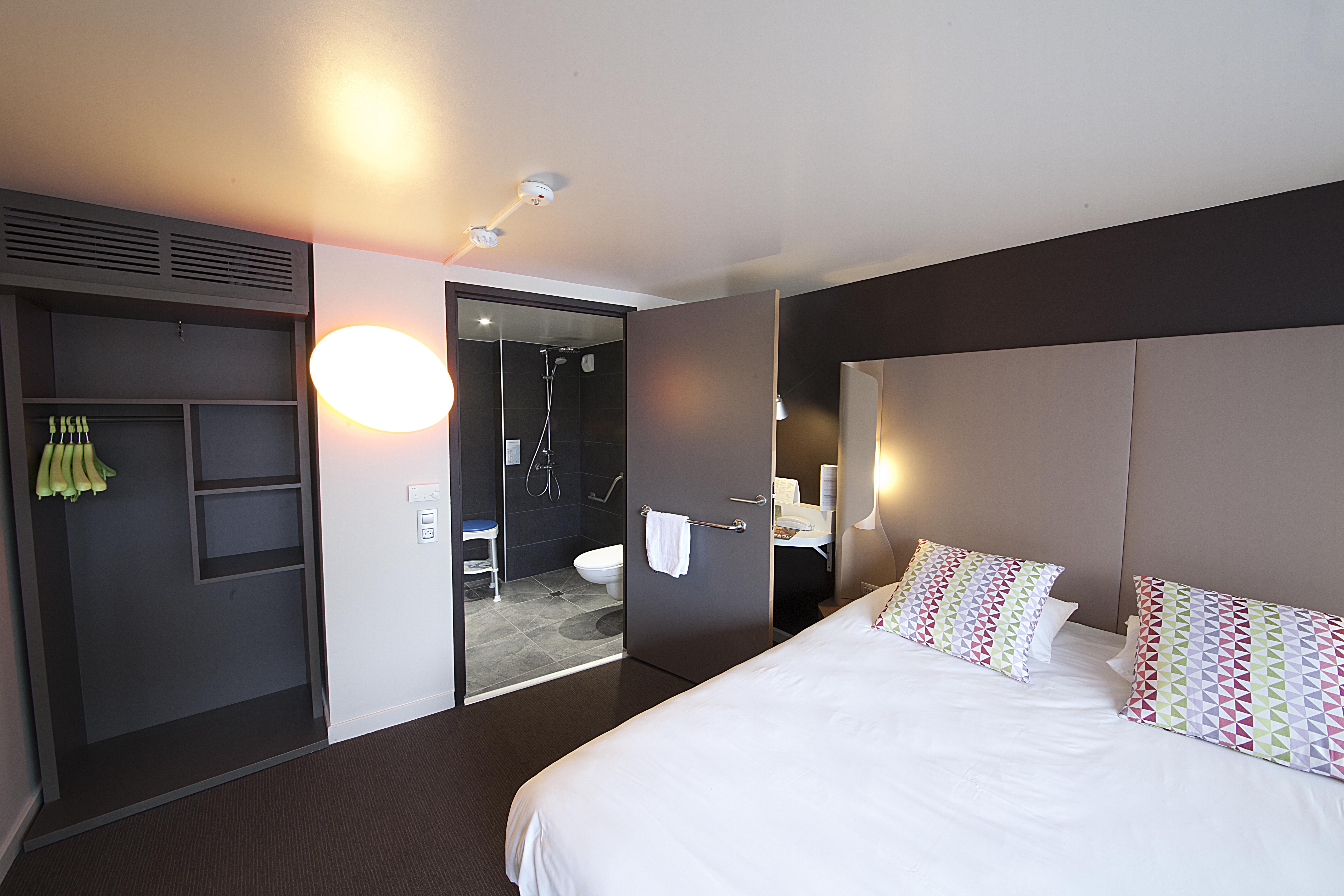 Campanile Clermont-Ferrand ~ Aubiere Hotel Exterior photo